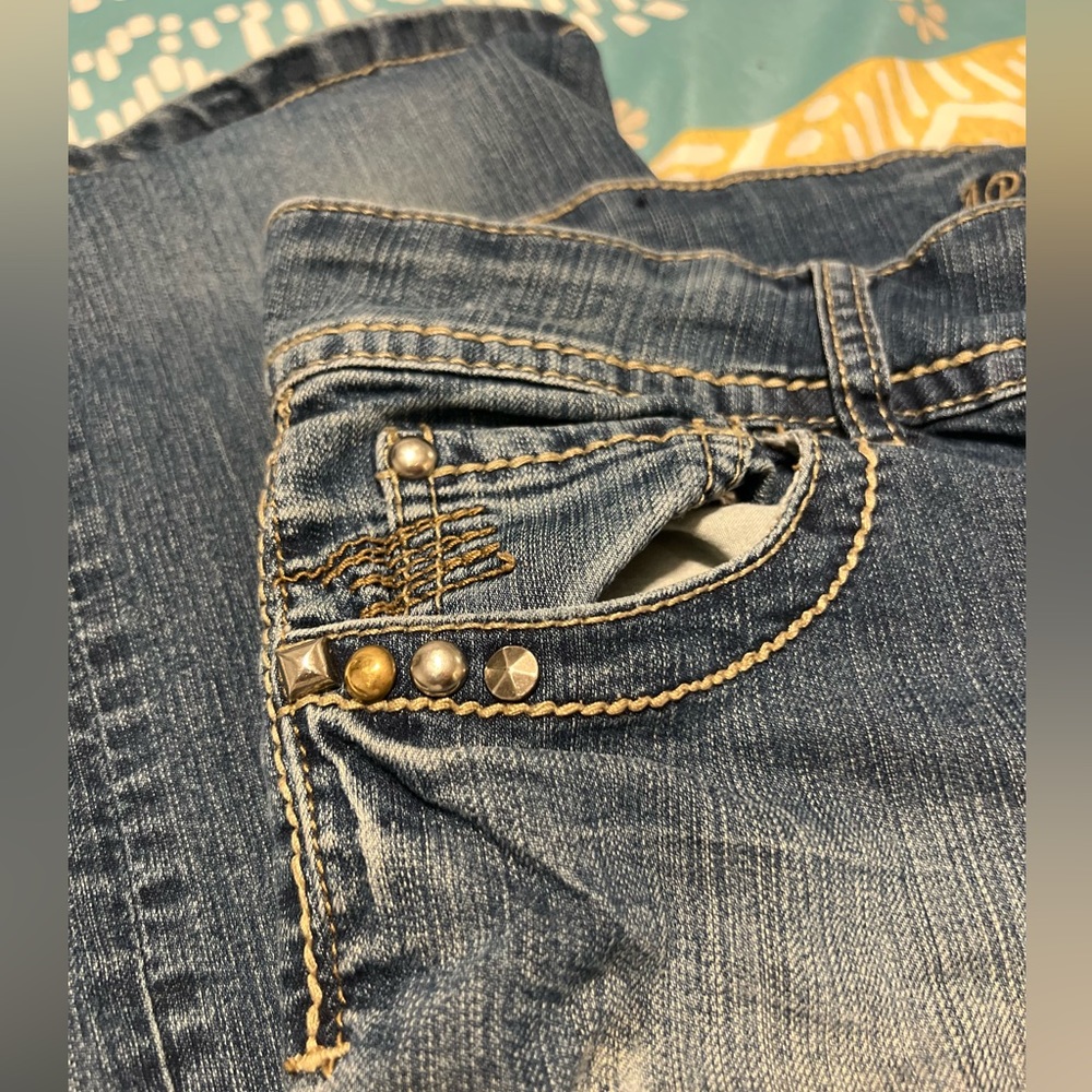 April Jeans - Picture 16 of 16